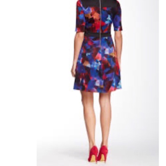 MAGGY LONDON Geo Fit Flare Short Sleeve Dress - Picture 2 of 5